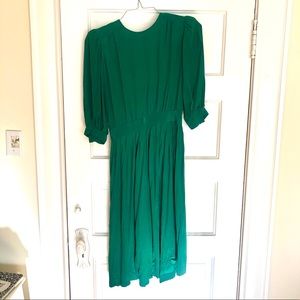Beautiful vintage emerald green 100% silk dress